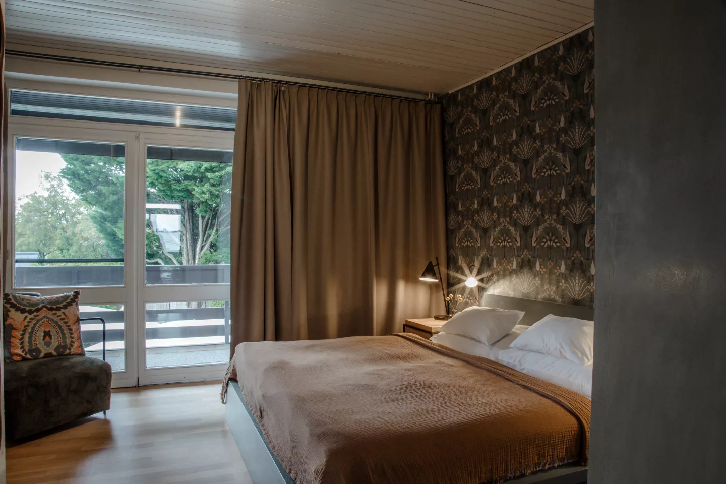 Rust Connecting Room